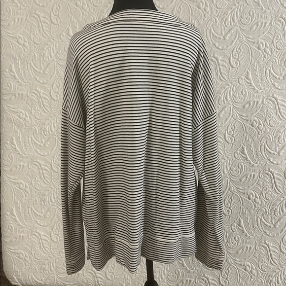 Vineyard Vines Black and White Striped Top - Picture 2 of 3